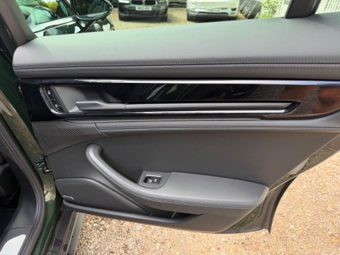 Porsche Panamera 4 PDK 44