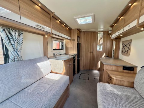 Bailey Pegasus Genoa GT70  15
