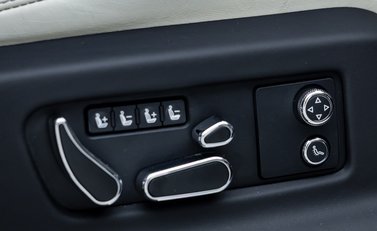 Bentley Bentayga V8 AZURE EWB First Edition 16