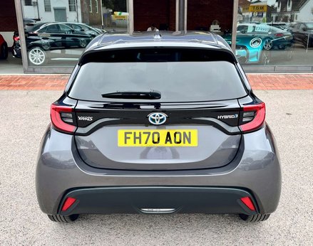 Toyota Yaris 1.5 Yaris Design HEV CVT 5dr 62