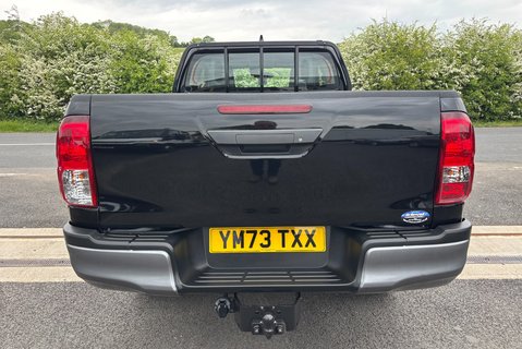 Toyota Hilux Active ECB 4WD D-4D Pickup 10