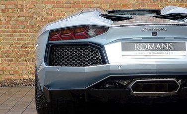 Lamborghini Aventador LP 700-4 Roadster 15