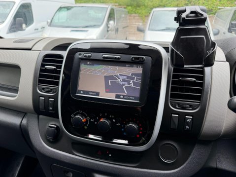 Renault Trafic 1.6 dCi 27 Sport Nav Panel Van 5dr Diesel Manual SWB Standard Roof Euro 6 ( 41