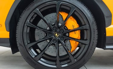 Lamborghini Urus 24