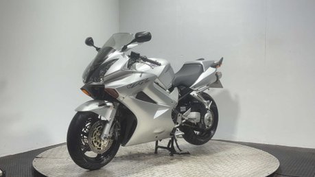 Honda VFR 2001 VTEC ONLY 19K NEW MOT SERVICED SPORTS EXHAUST 800CC 5