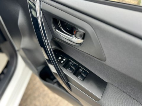 Toyota Auris VVT-I ICON TECH TOURING SPORTS 53