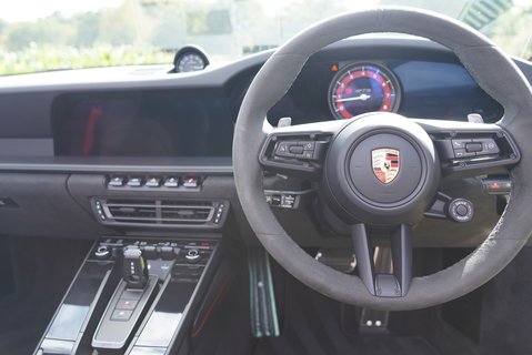 Porsche 911 CARRERA 4 GTS CONVERTIBLE 11