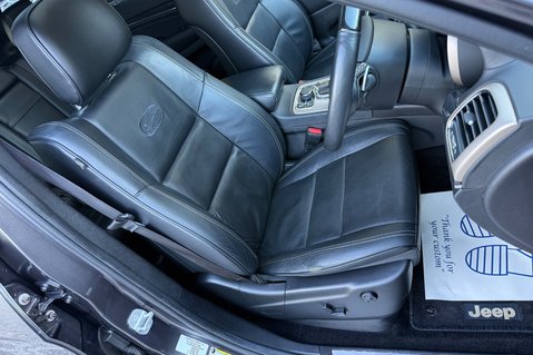 Jeep Grand Cherokee V6 CRD OVERLAND -2 OWNERS -8 SERVICES -PAN ROOF - HUGE SPEC 35