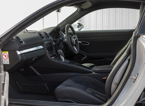 Porsche 718 Cayman GTS 14