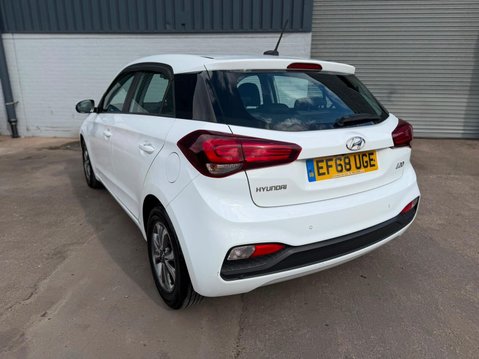 Hyundai i20 1.2 SE Launch Edition Euro 6 (s/s) 5dr 3