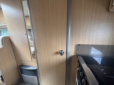 Bessacarr E 5 Berth | 4 Belts | Dinette | Rear Kitchen| Side Bathroom | Vanlux 20