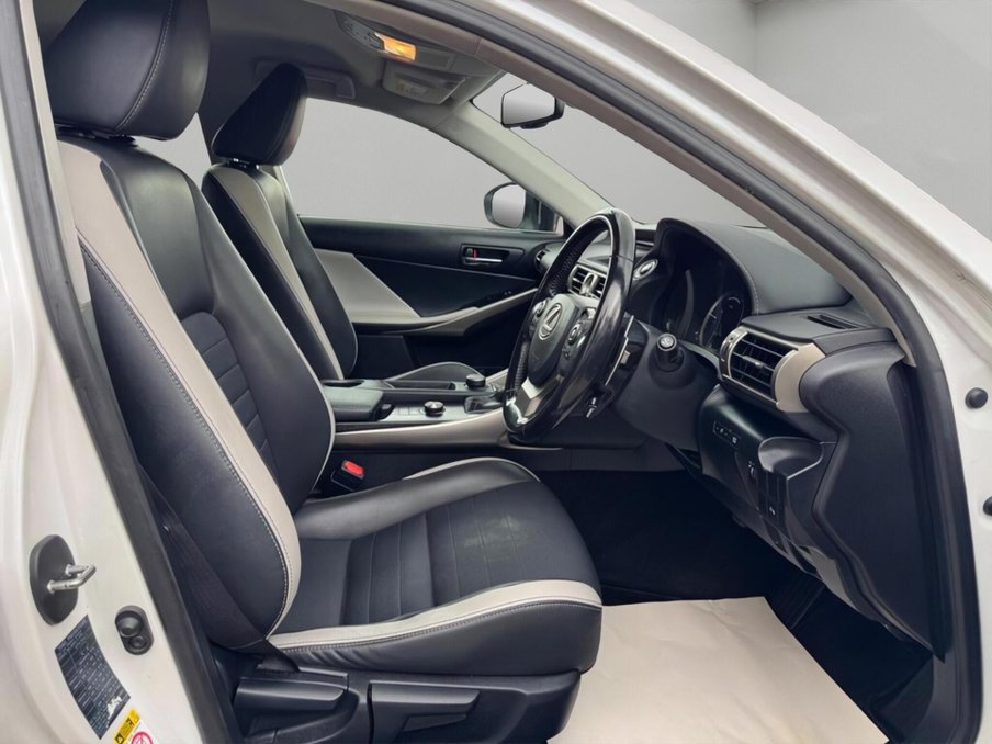 2016 Lexus Is — image 12