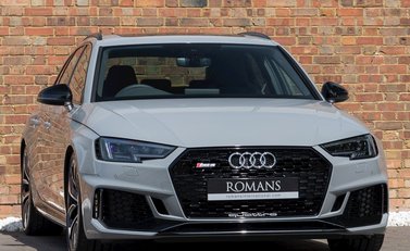 Audi RS4 Avant 1
