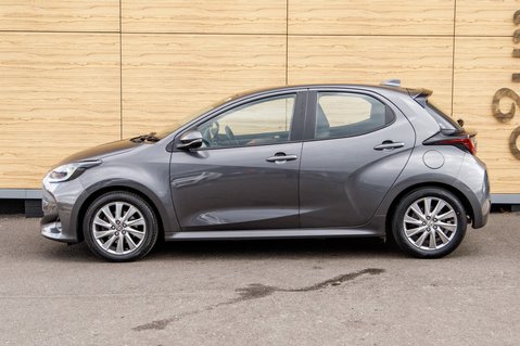 Toyota Yaris ICON FHEV 13