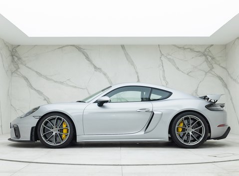 Porsche 718 Cayman GT4 2