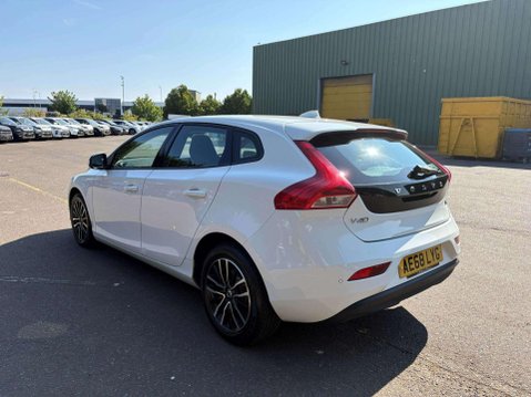 Volvo V40 2.0 T2 GPF Momentum Nav Plus Euro 6 (s/s) 5dr 6