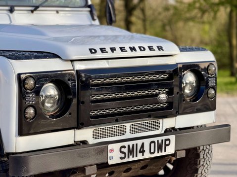 Land Rover Defender 2.2 Defender 90 Hard Top TD 4WD 5dr 31