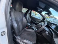 Peugeot 208 GT PREMIUM 9