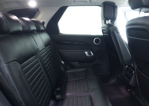 Land Rover Discovery 3.0 Discovery HSE D MHEV Auto 4WD 59