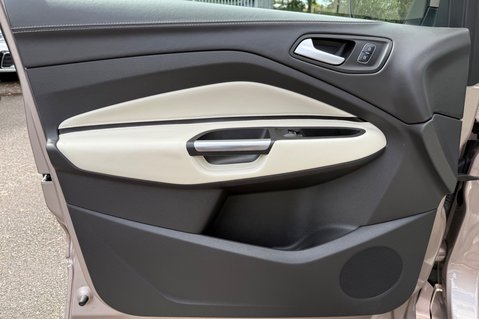 Ford Kuga VIGNALE TDCI AUTO - MILANO GRIGIO PAINT - PAN ROOF -APPEARANCE PACK 23