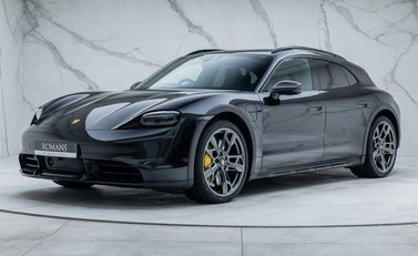 Porsche Taycan TURBO S CROSS TURISMO 1