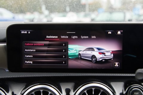 Mercedes-Benz A Class AMG A 35 4MATIC PREMIUM 32