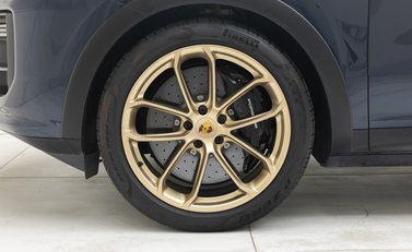 Porsche Cayenne TURBO E-HYBRID COUPE WITH GT PACKAGE 33