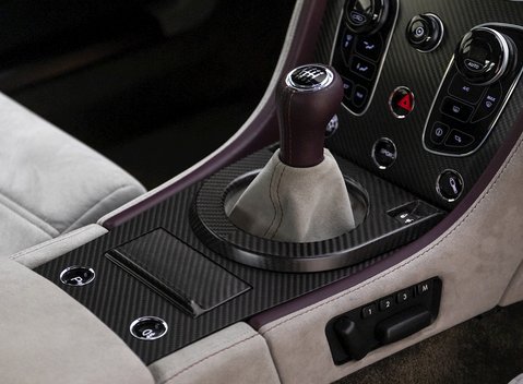 Aston Martin V12 Vantage S AMR 17