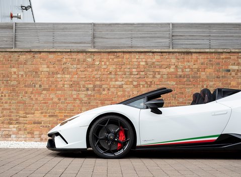 Lamborghini Huracan Spyder LP640-4 Performante 28
