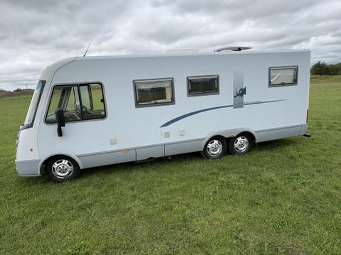 Niesmann and Bischoff Arto 74L 6 berth, large garage, tag axle, Niesmann Bischoff 4