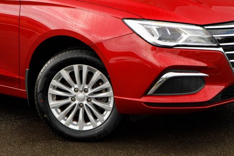 MG MG5 EXCLUSIVE 12