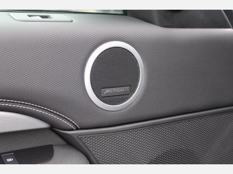 Land Rover Discovery DYNAMIC HSE 31