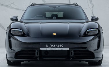Porsche Taycan TURBO S CROSS TURISMO 7