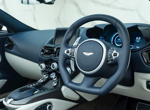 Aston Martin V8 Vantage Roadster 12