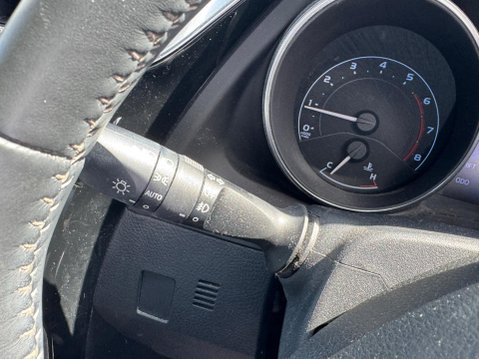 Toyota Auris 1.2 VVT-i Excel Euro 6 (s/s) 5dr 25