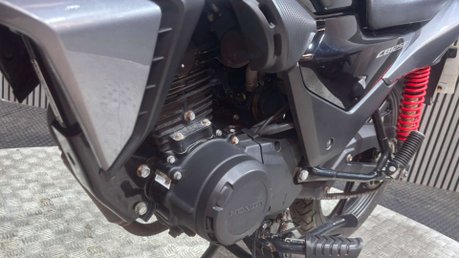 Honda CB 2023 4K DAMAGED SPARES OR REPAIR RUNNING PROJECT BIKE 125CC 18