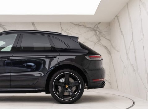 Porsche Macan TURBO PDK 25