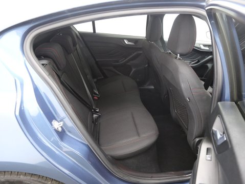 Ford Focus 1.0T EcoBoost ST-Line Euro 6 (s/s) 5dr 23