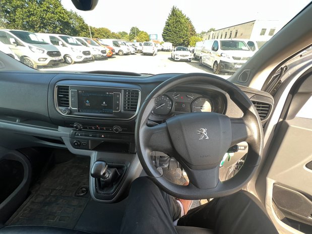 Peugeot Expert MWB L2H1 Bluehdi Professional 120 ps Twin Side Door EURO 6 40
