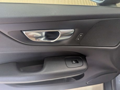 Volvo V60 2.0 V60 Momentum B4 MHEV Auto 5dr 39