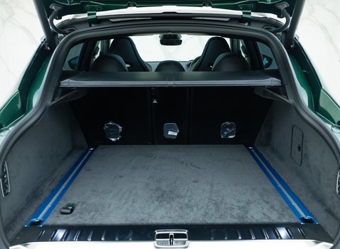 Aston Martin DBX 707 44