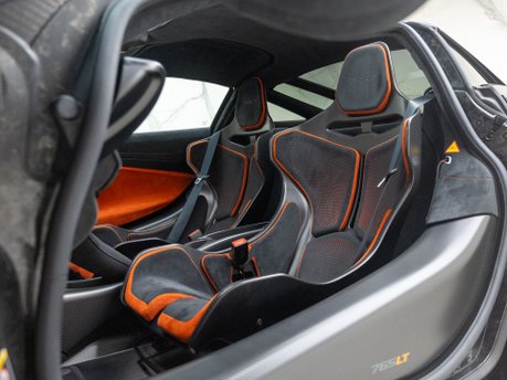 McLaren 765LT 