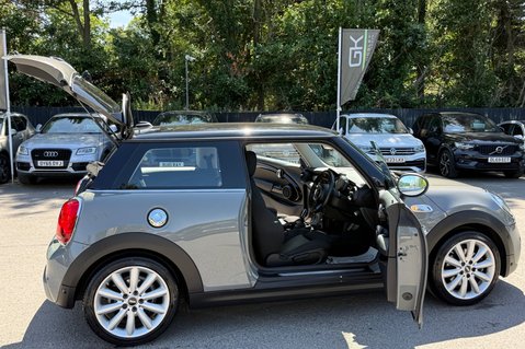Mini Hatch COOPER S CLASSIC - CAT S - LOW MILEAGE - NAV & COMFORT PLUS PACKS -CAMERA 21