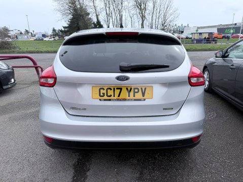 Ford Focus 1.0 ZETEC 6
