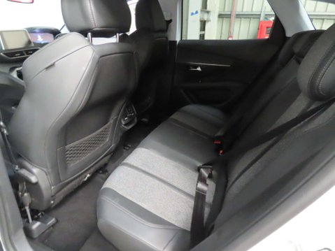 Peugeot 3008 1.2 PureTech Allure SUV 5dr Petrol Manual Euro 6 (s/s) (130 ps) 7