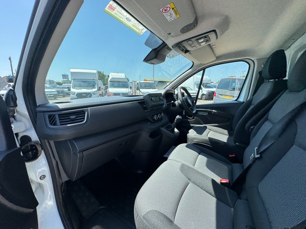 Nissan Primastar LWB L2H1 Low Roof Acenta 300 Air Con Cruise EURO 6 NO VAT 12