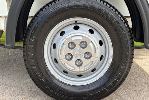 Peugeot Boxer 335 2.2 Hdi 130 ps Crew Cab Tipper - Air Con - Ex MOD 29