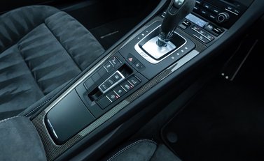 Porsche 911 Carrera 4 GTS (991.2) British Legends Edition 24