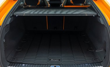 Lamborghini Urus Pearl Capsule 37