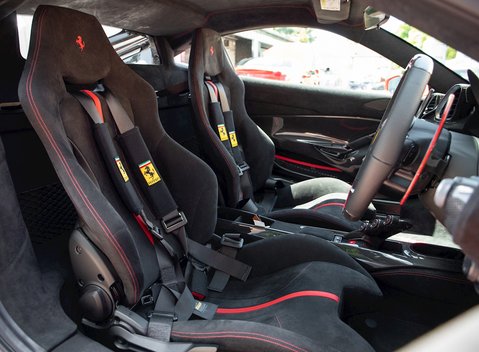 Ferrari 488 Pista 12